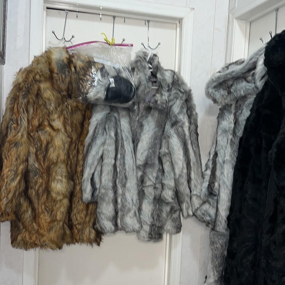 Black faux fur coat - Picture 11 of 12